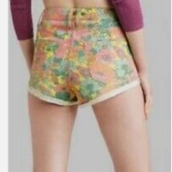 Wild Fable Highest Rise Cheeky Jean Shorts in Floral Womens Size 00 - Picture 2 of 10
